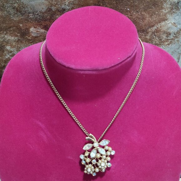Vintage Clustered Floral Pendant Necklace Gold Tone - Picture 1 of 14